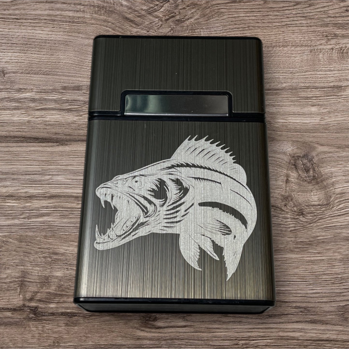 Zigarettenbox Aluminium / Kunststoff -Fisch- personalisiert mit Magnetverschluss