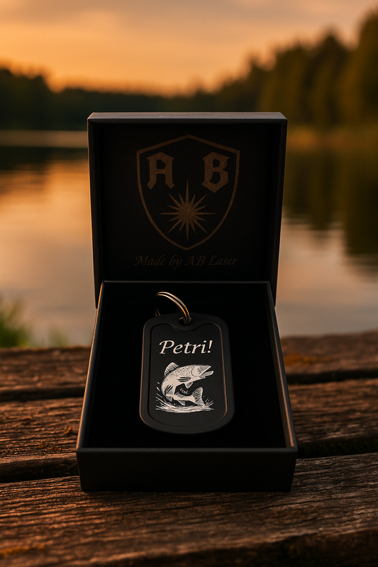 Schlüsselanhänger Petri Forelle – Dog Tag Gravur Schwarz