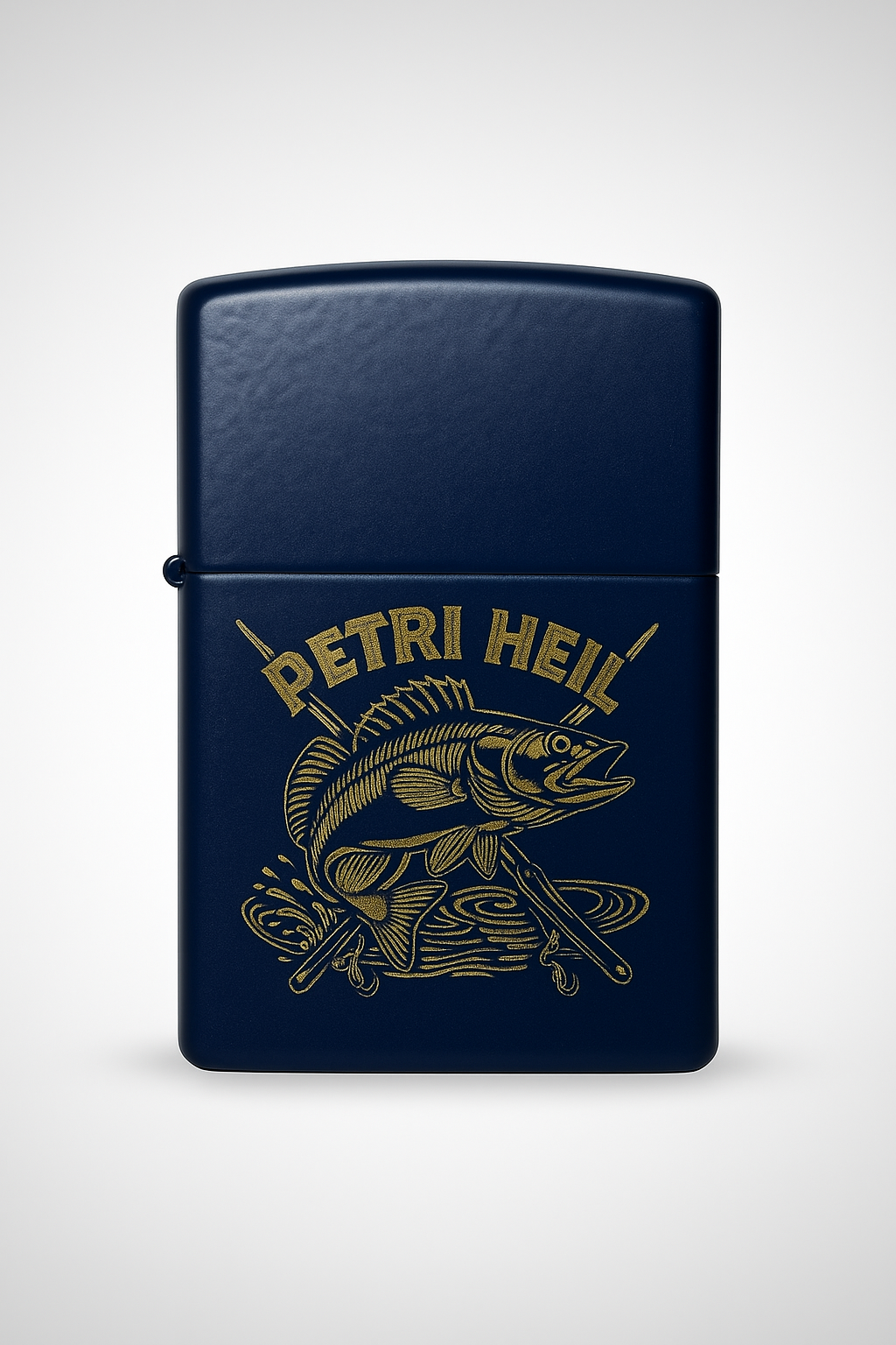 Dunkelblaues Zippo-Feuerzeug mit goldener Gravur eines springenden Fisches und der Aufschrift „Petri Heil“, personalisierbares Angler-Feuerzeug mit Gravur.