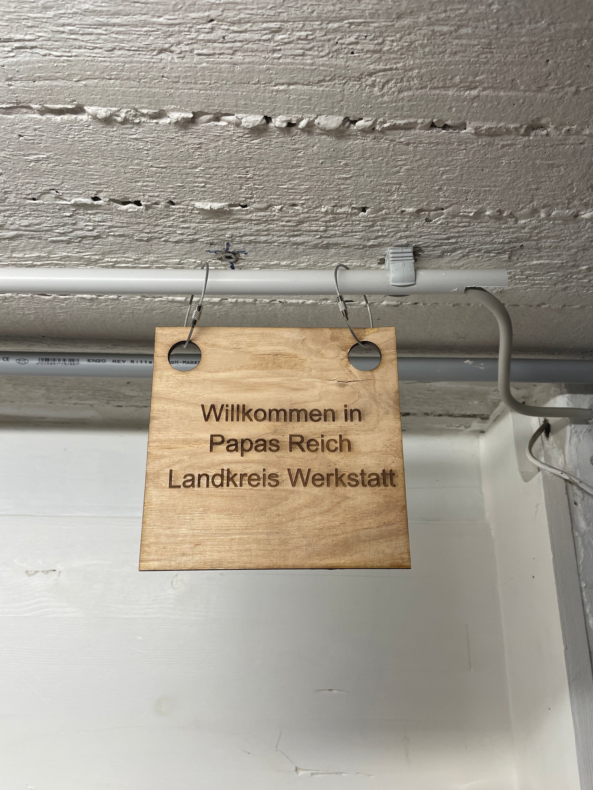 Willkommen in Papas Reich Schild – Perfektes Werkstatt- Dekor für Väter